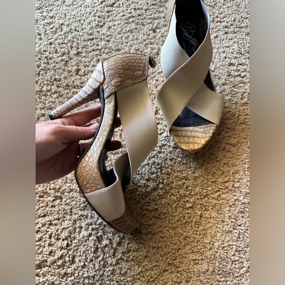 Donald Pliner Platform Tan Snakeskin Heels w Adjustable Straps 7 - Picture 8 of 13